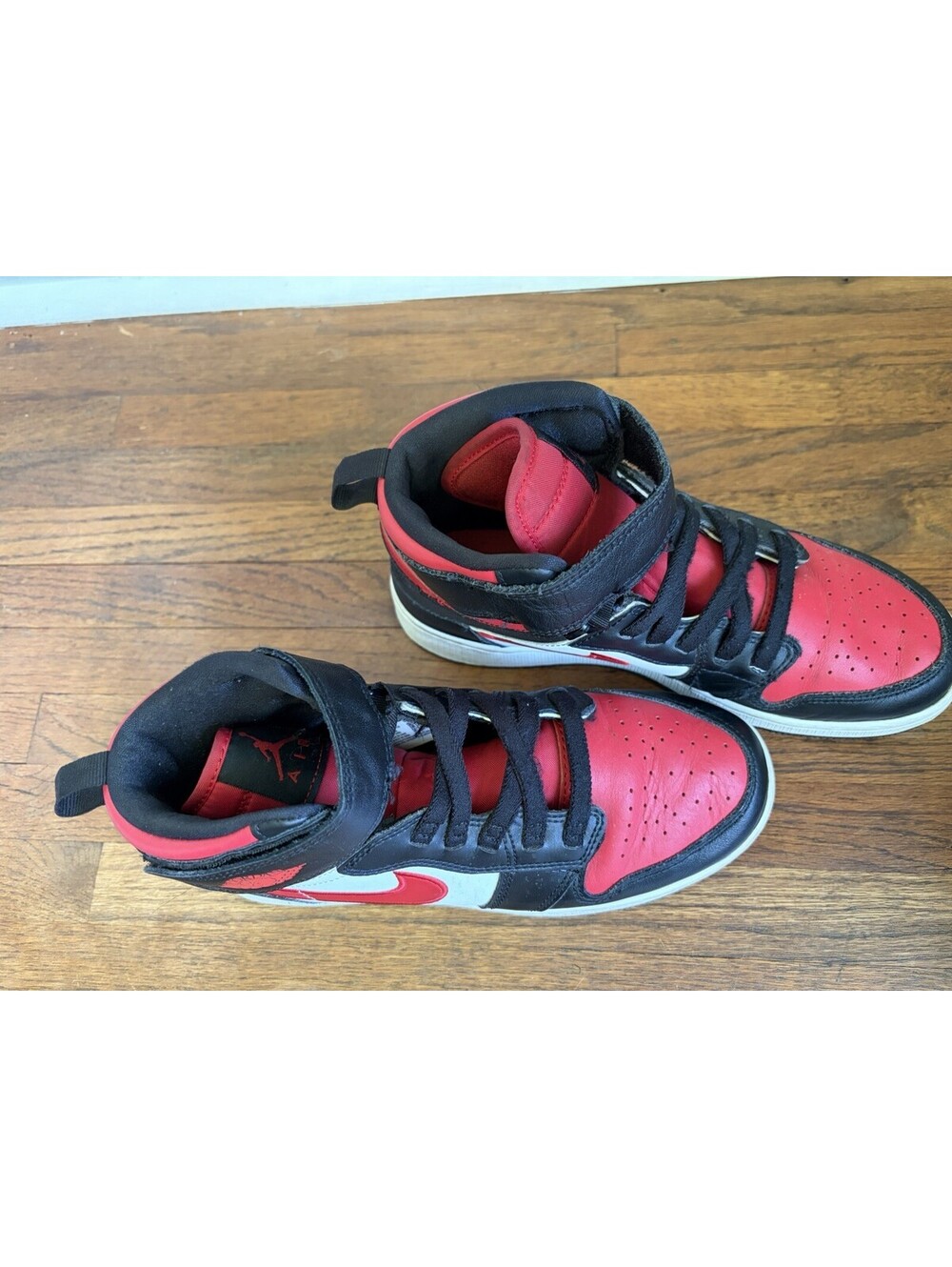 Nike Air Jordan 1 High FlyEase Red Black White Youth Shoes Size 6.5US DC7986-061 - Picture 2 of 6